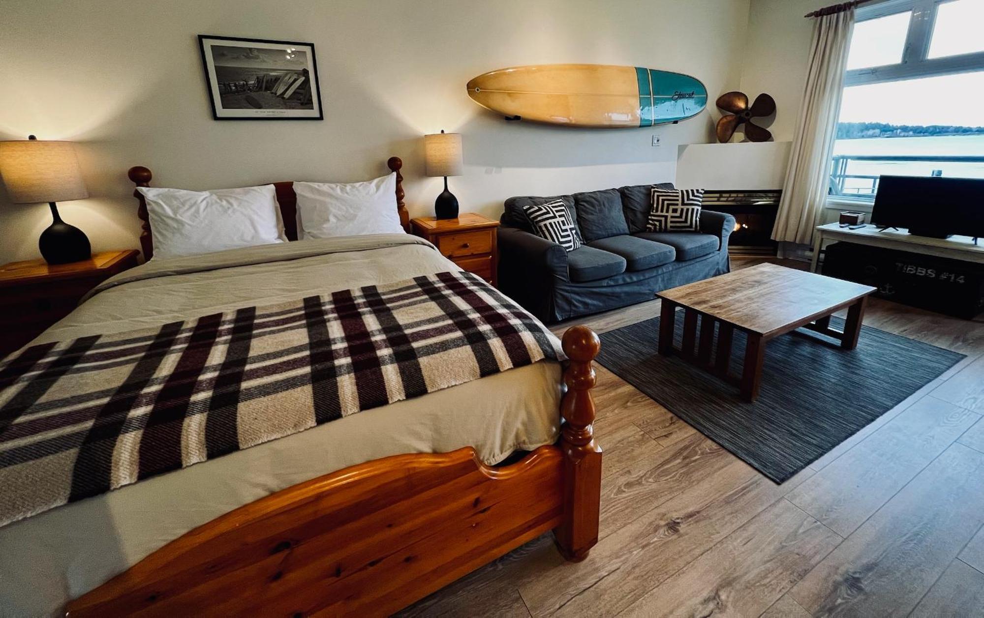 Island Village Properties At Fred Tibbs Tofino Pokój zdjęcie